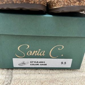 Suede green sanarlas 9.5